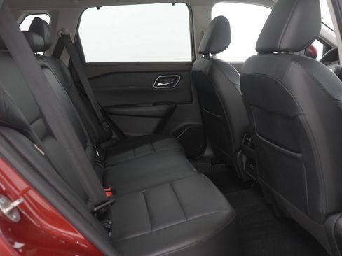 Used 2021 Nissan Rogue SV w/ Premium Package image 14