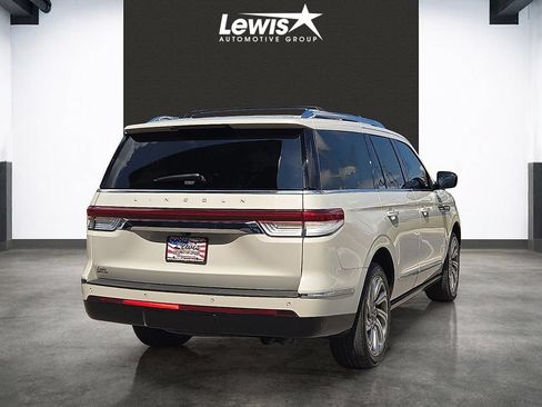 Used 2022 Lincoln Navigator Reserve AWD/4WD image 4