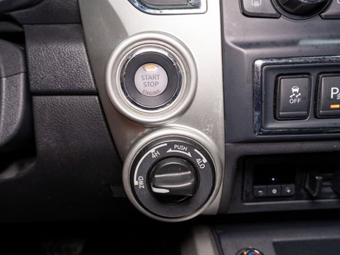 Used 2019 Nissan Titan PRO-4X w/ Pro-4x Convenience Package AWD/4WD image 27