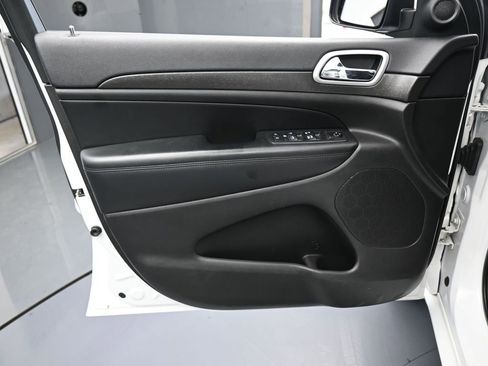 Used 2018 Jeep Grand Cherokee Altitude image 13