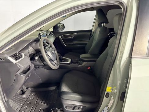 Used 2021 Toyota RAV4 XLE w/ Carpet Mat Package (TMS) image 11