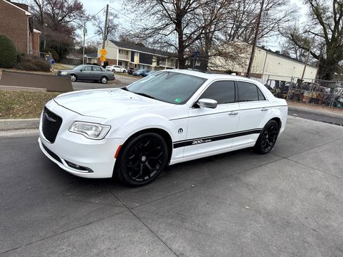 Used 2018 Chrysler 300 C w/ Sun, Sound & Nav Package image 7