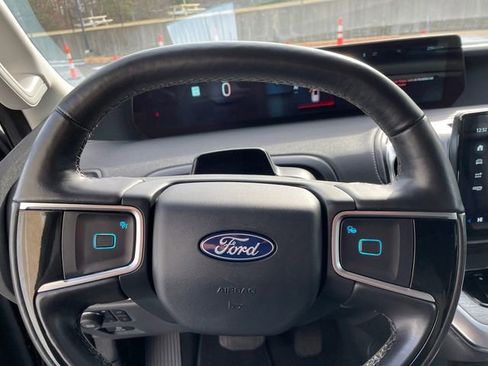 Certified 2025 Ford Expedition Max Platinum image 31