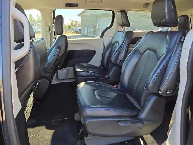 Used 2024 Chrysler Pacifica Limited FWD image 31