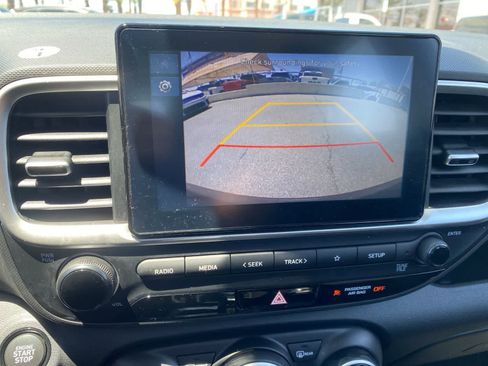 Used 2025 Hyundai Venue SEL FWD image 16