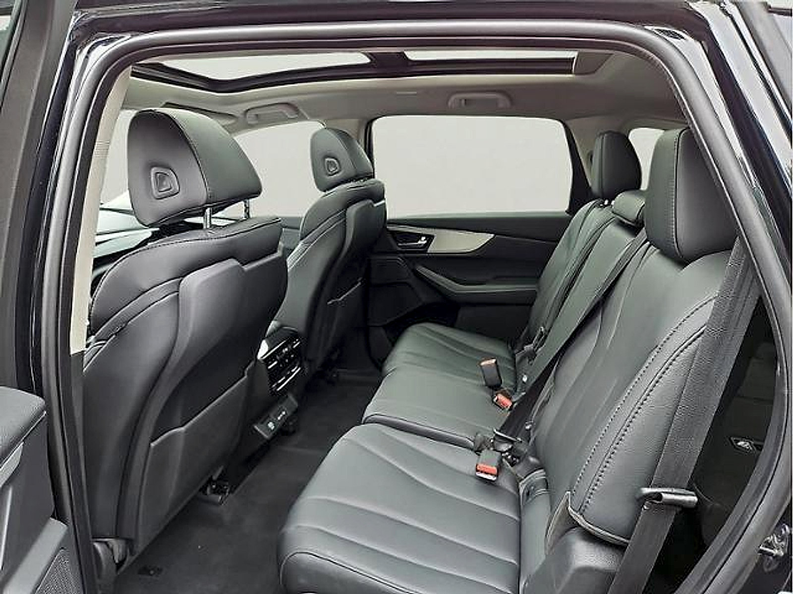 Used 2025 Acura MDX SH-AWD image 10