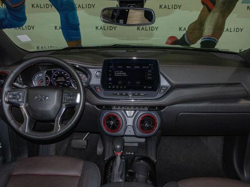 Used 2025 Chevrolet Blazer RS FWD image 3