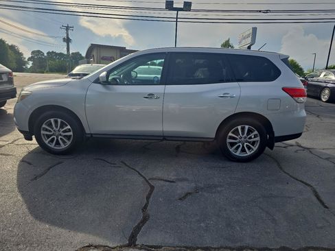 Used 2014 Nissan Pathfinder S AWD/4WD image 9