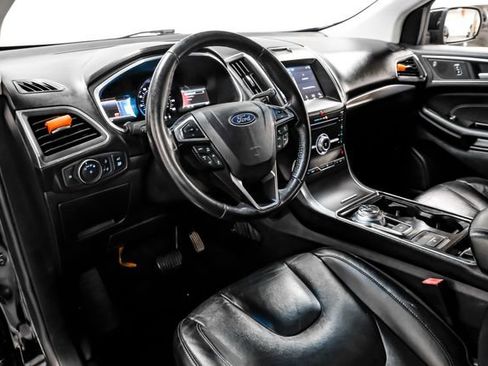 Used 2019 Ford Edge Titanium image 3