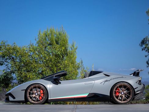 Used 2018 Lamborghini Huracan Performante image 3