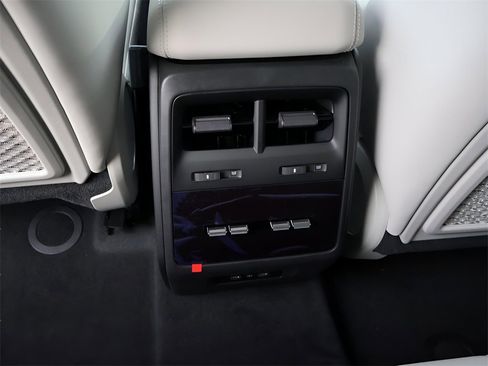 New 2026 Porsche Macan 4 Electric image 22