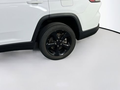 Used 2023 Jeep Grand Cherokee L Laredo image 30