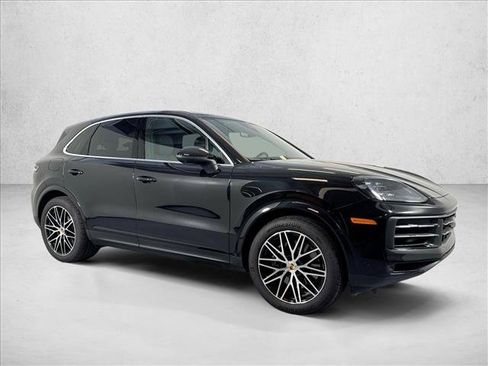 Certified 2025 Porsche Cayenne w/ Premium Package AWD/4WD image 7
