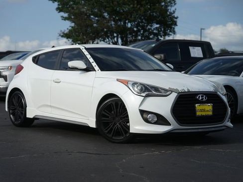 Used 2016 Hyundai Veloster Turbo FWD image 2