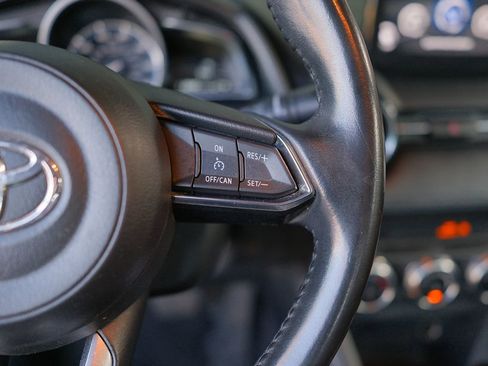 Used 2019 Toyota Yaris XLE image 18