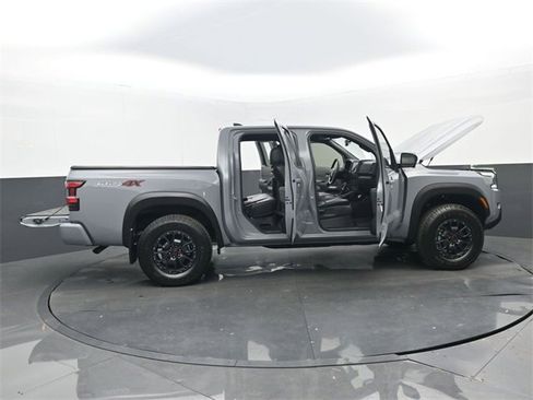 Used 2022 Nissan Frontier PRO-4X w/ Pro-4X Premium Package image 35