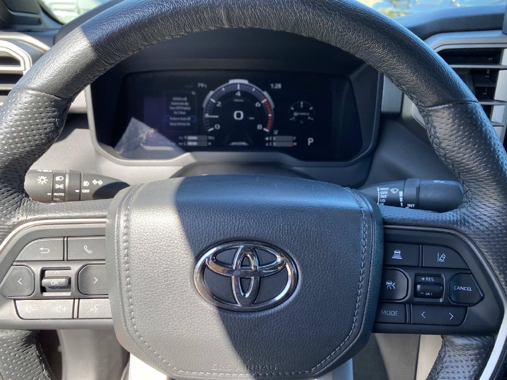 Used 2025 Toyota Tundra Limited AWD/4WD image 17