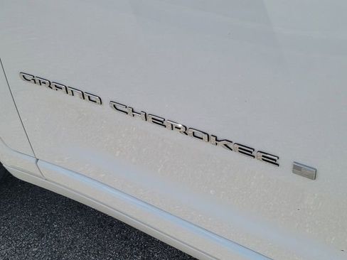 Used 2022 Jeep Grand Cherokee Overland w/ Luxury Tech Group IV image 8