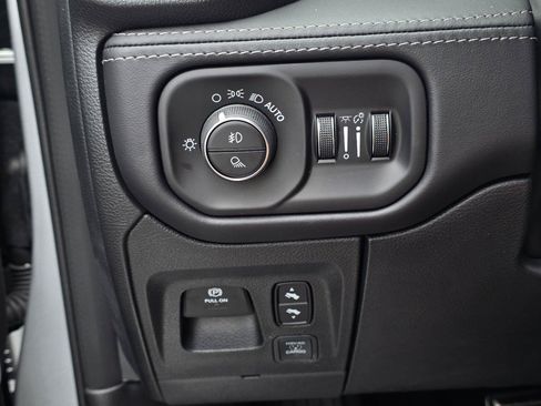 Used 2024 RAM 1500 Warlock AWD/4WD image 25