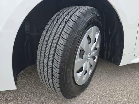 Used 2020 Toyota Corolla L image 32