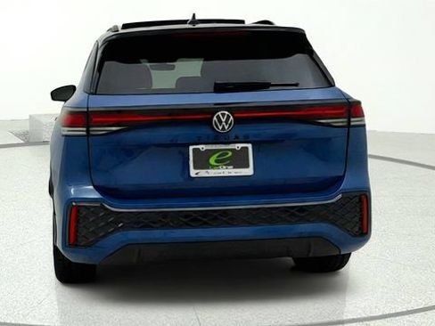 Used 2025 Volkswagen Tiguan SE R-Line FWD image 10