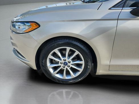 Used 2017 Ford Fusion SE image 25