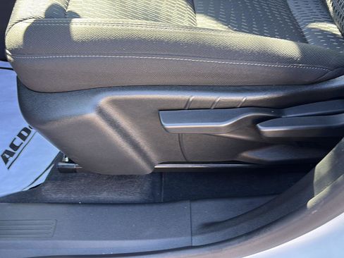 Used 2025 Chevrolet Equinox LT image 11