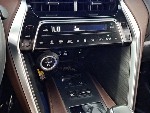 Used 2023 Toyota Venza Limited image 30
