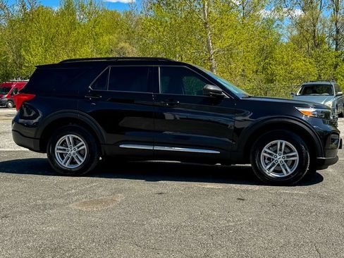 Certified 2023 Ford Explorer XLT AWD/4WD image 2