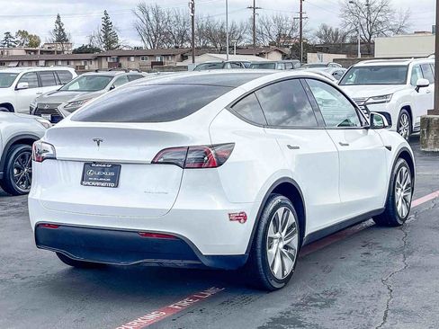 Used 2023 Tesla Model Y Long Range image 4