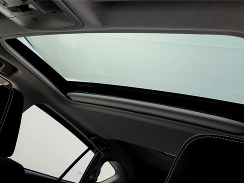 Used 2018 Toyota RAV4 XLE w/ Carpet Mat Package image 26