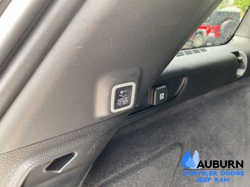 Used 2023 Jeep Grand Cherokee Overland AWD/4WD image 10