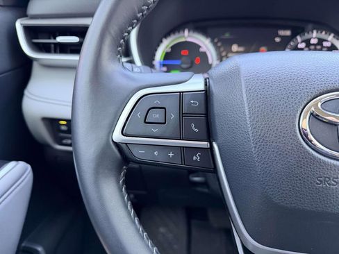 Used 2023 Toyota Highlander XLE image 8