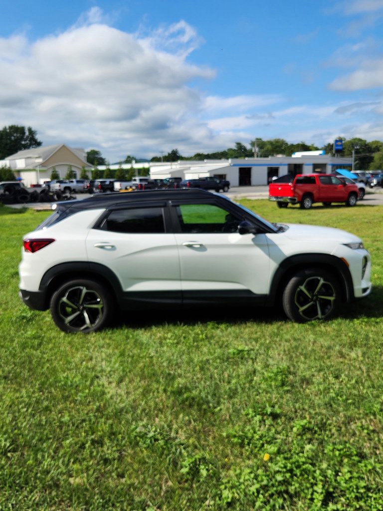 Used 2022 Chevrolet TrailBlazer RS w/ Technology Package FWD image 9