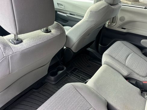 Used 2022 Toyota Sienna LE image 15