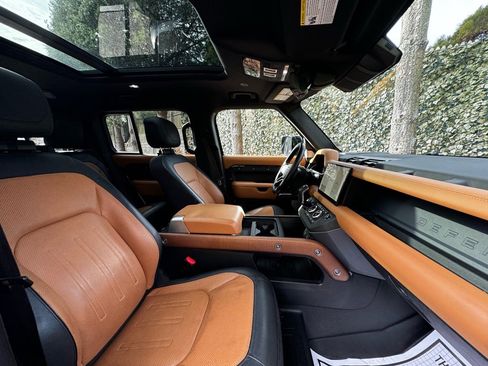 Used 2023 Land Rover Defender 130 X image 26