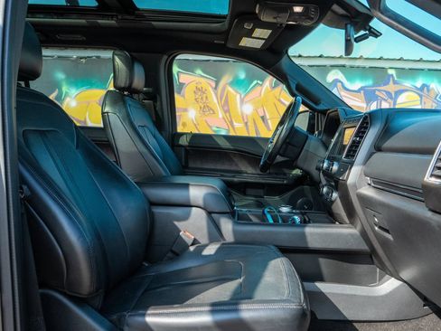 Used 2018 Ford Expedition Limited w/ Equipment Group 301A RWD image 20