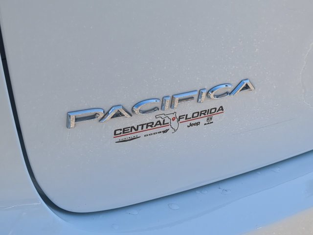 Certified 2025 Chrysler Pacifica Select FWD image 13
