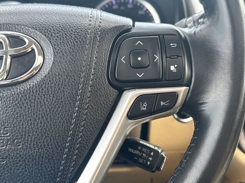 Used 2017 Toyota Highlander XLE AWD/4WD image 22