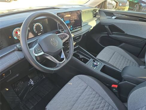 Used 2025 Volkswagen Tiguan S image 13