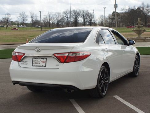 Used 2017 Toyota Camry SE image 12