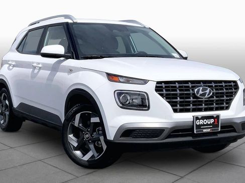 Used 2025 Hyundai Venue SEL FWD image 3