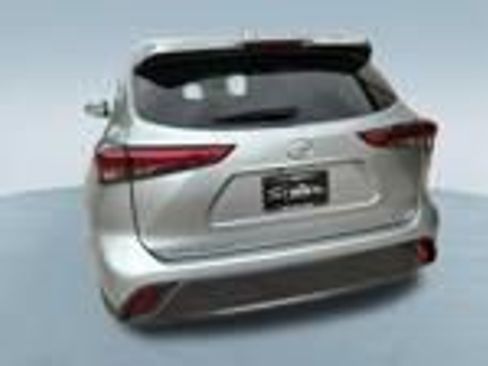 Used 2020 Toyota Highlander Limited FWD image 7