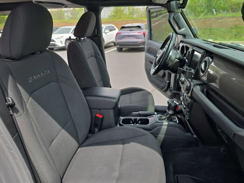 Used 2020 Jeep Wrangler Unlimited Sahara AWD/4WD image 13