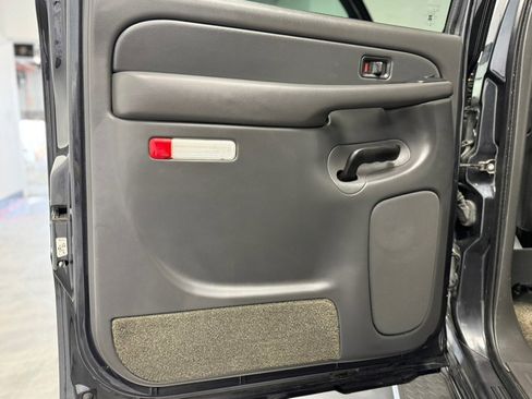 Used 2003 Chevrolet Avalanche 4x4 w/ Suspension Package, Off-Road image 36