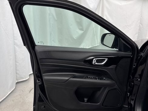 New 2026 Jeep Compass Latitude image 13