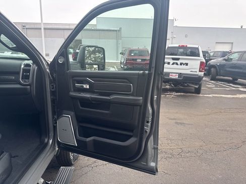 New 2026 RAM 3500 Laramie AWD/4WD image 47