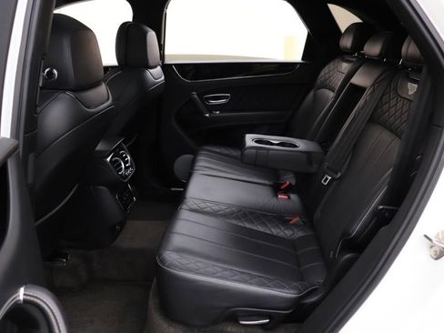 Used 2017 Bentley Bentayga image 22