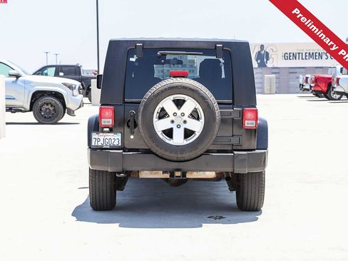 Used 2010 Jeep Wrangler Unlimited Sahara w/ Dual Top Group AWD/4WD image 7