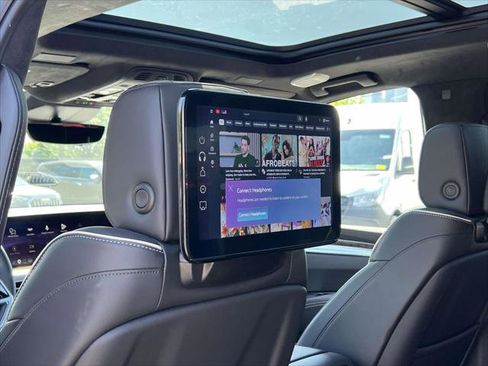 Used 2026 Cadillac Escalade ESV Platinum Sport w/ LPO, ONYX Package AWD/4WD image 15